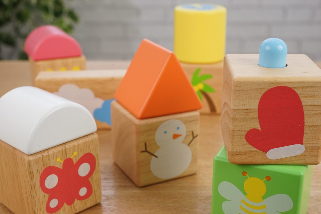 1歳の誕生日に何する 実際にママがやってよかったこと 人気のプレゼントや楽しく遊べるおもちゃ エデュテ本店