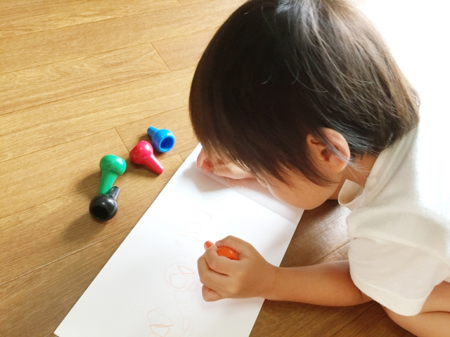 子ども　子供　赤ちゃん　お絵かき　