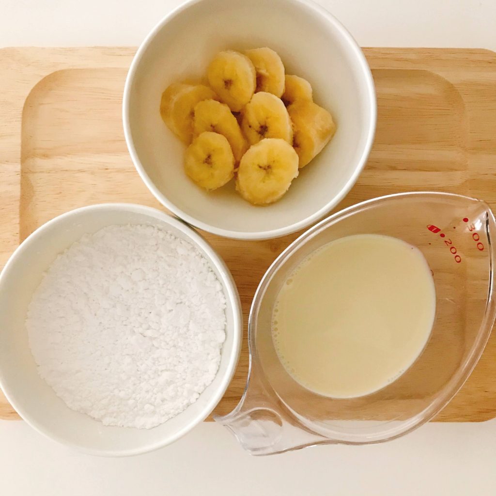 【離乳食後期】ほんのり甘い♡卵・牛乳不使用の米粉バナナパンケーキ