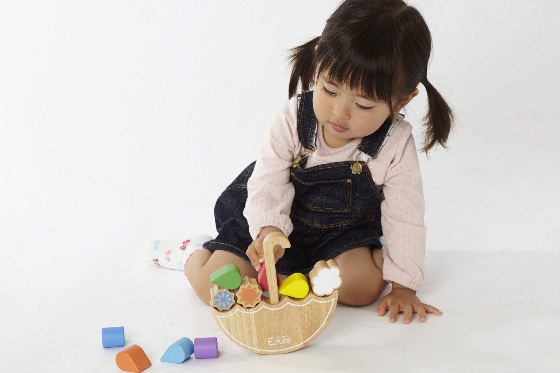 数や色やバランス感覚を発達させる知育玩具
