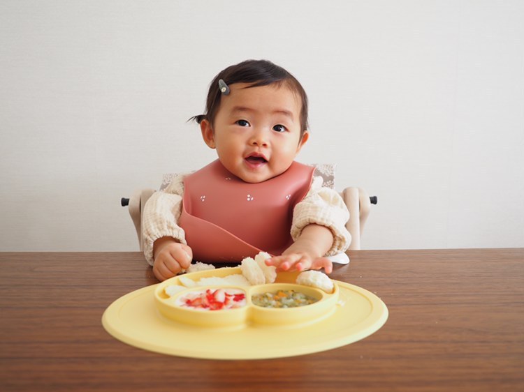 手づかみ食べ