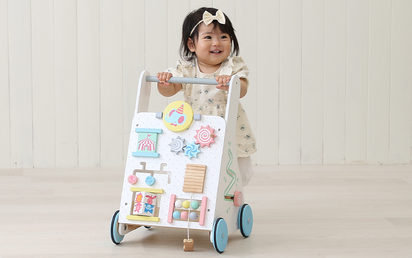 1歳誕生日に選ばれる知育遊びつき手押し車
