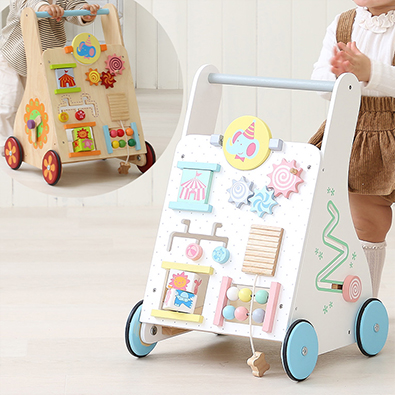 1歳誕生日に選ばれる知育遊びつき手押し車